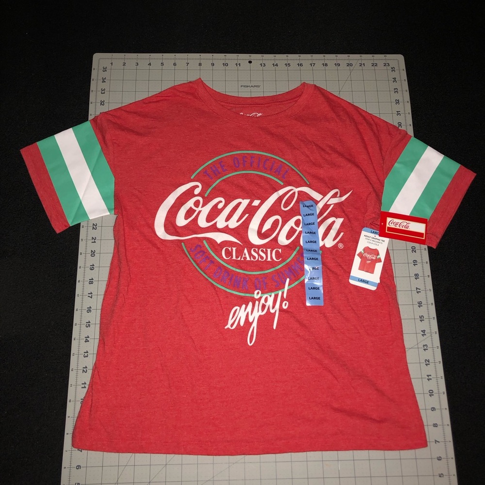Coca Cola. Short Sleeve Shirt. Size Large. Red/Green Color. NWT.